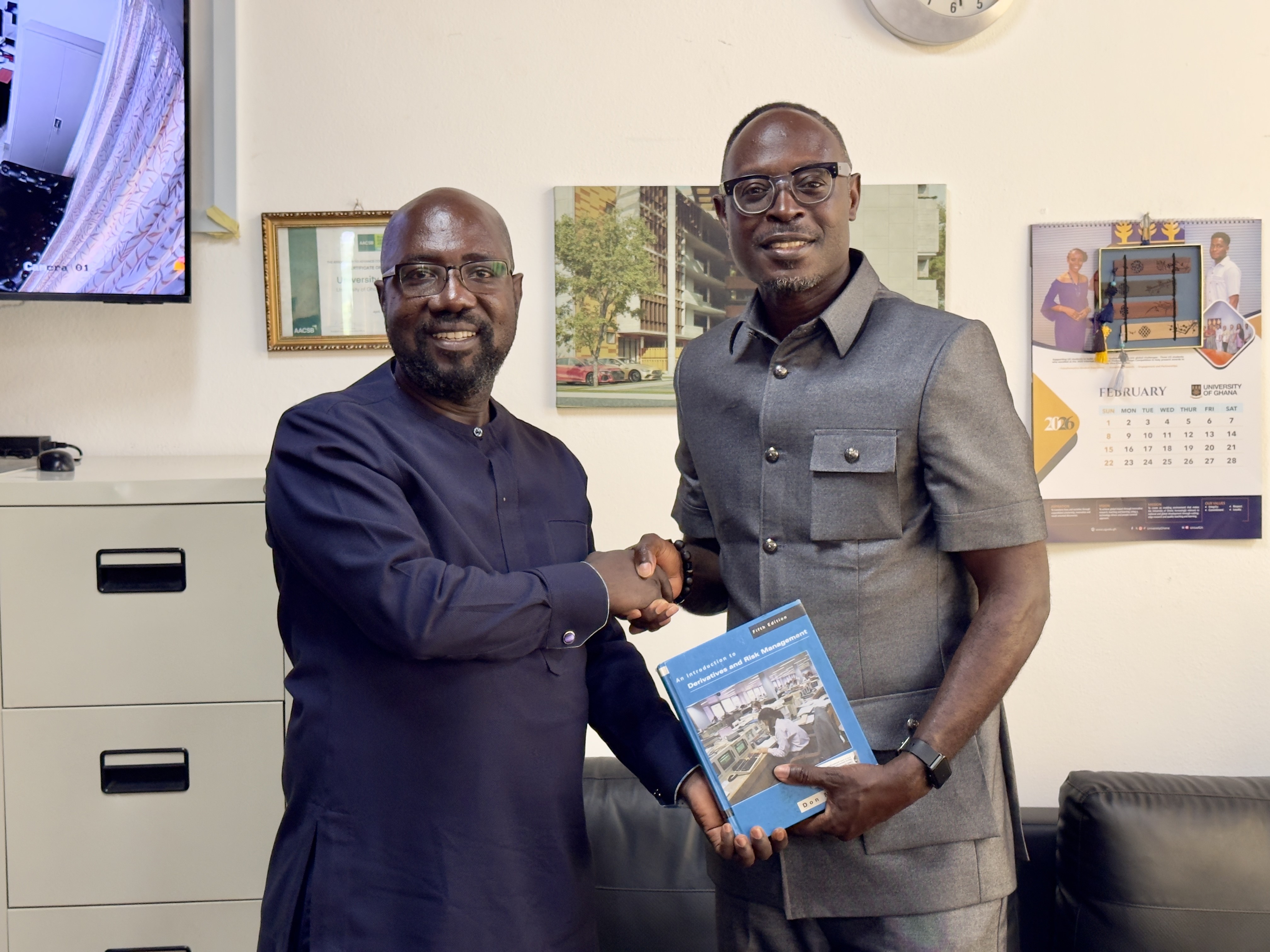 UGBS Alumnus, Dr. Akwasi Amankwaah Ampofo Donate Books to the School Library