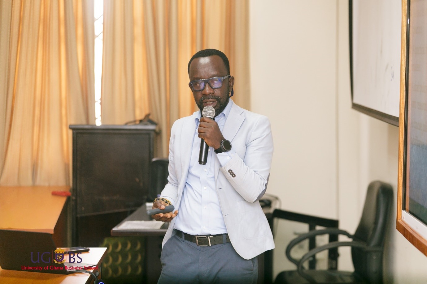 Prof. Yaw Agyeman Boafo also advised participants to confirm the size requirements of conference posters, noting that academic conferences often have specific guidelines. He discussed appropriate poster dimensions, digital poster formats, effective background selection, the use of text and images, content organisation, layout, citations and acknowledgements to ensure posters are both visually appealing and informative. He concluded by encouraging participants to embrace posters as an important research communication tool, explaining that they provide an accessible, engaging and efficient way of presenting research findings to both academic and non-academic audiences.